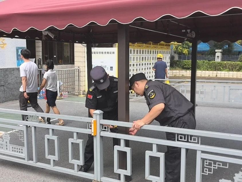 C:/Users/Administrator/Desktop/臺(tái)風(fēng)“貝碧嘉”來(lái)襲，南京保安積極應(yīng)對(duì)，“守”護(hù)萬(wàn)家團(tuán)圓！/4.jpg4