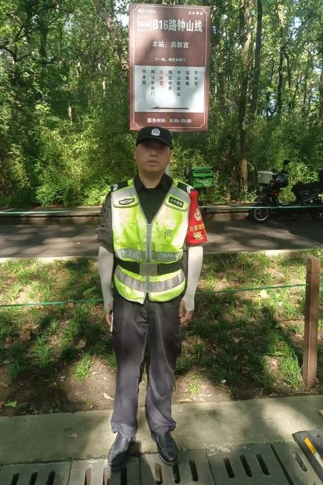 C:/Users/Administrator/Desktop/臺(tái)風(fēng)“貝碧嘉”來(lái)襲，南京保安積極應(yīng)對(duì)，“守”護(hù)萬(wàn)家團(tuán)圓！/1.jpg1