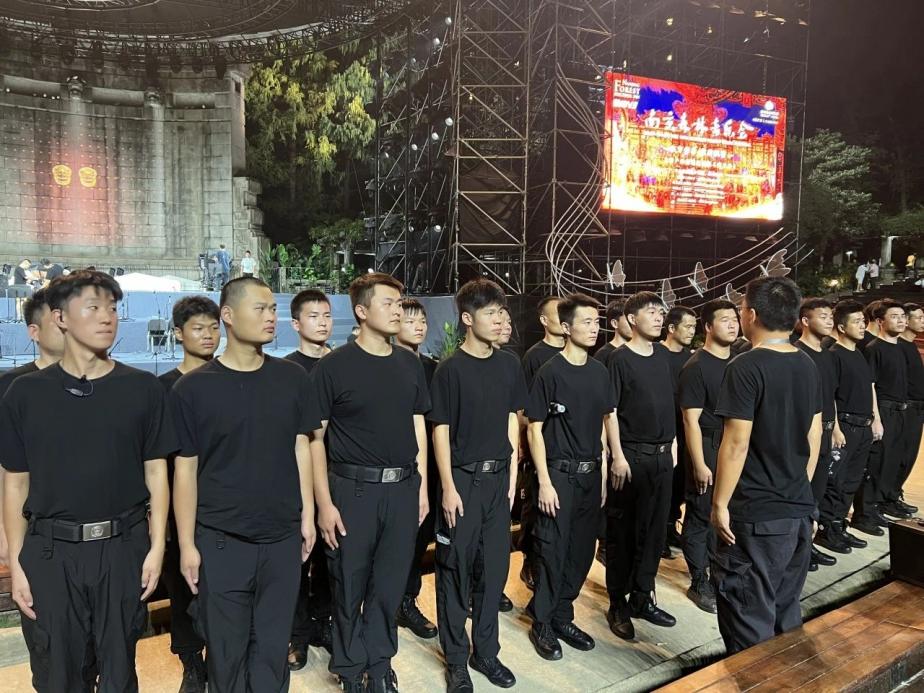 C:/Users/Administrator/Desktop/臺(tái)風(fēng)“貝碧嘉”來(lái)襲，南京保安積極應(yīng)對(duì)，“守”護(hù)萬(wàn)家團(tuán)圓！/10.jpg10