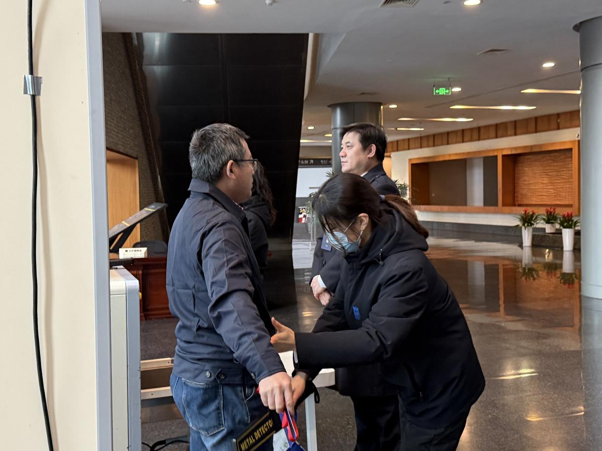 E:/25.12.10后 上傳網(wǎng)站留存/“安保鐵軍、硬核保障”2026系列報(bào)道一——科技引領(lǐng)未來(lái)，安全護(hù)航盛會(huì)/照片/79854b95b5929b8d99e14dd1fe9a271f.jpg79854b95b5929b8d99e14dd1fe9a271f